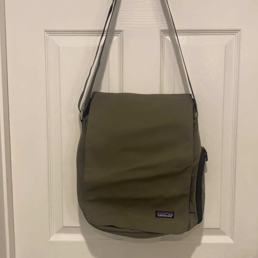 Patagonia over the shoulder computer bag